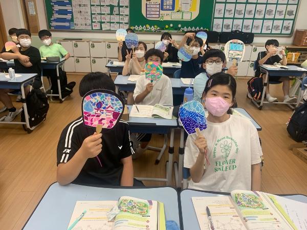 6학년- 토박이말 멋글씨 쓰기&가우디 모자이크 부채 만들기